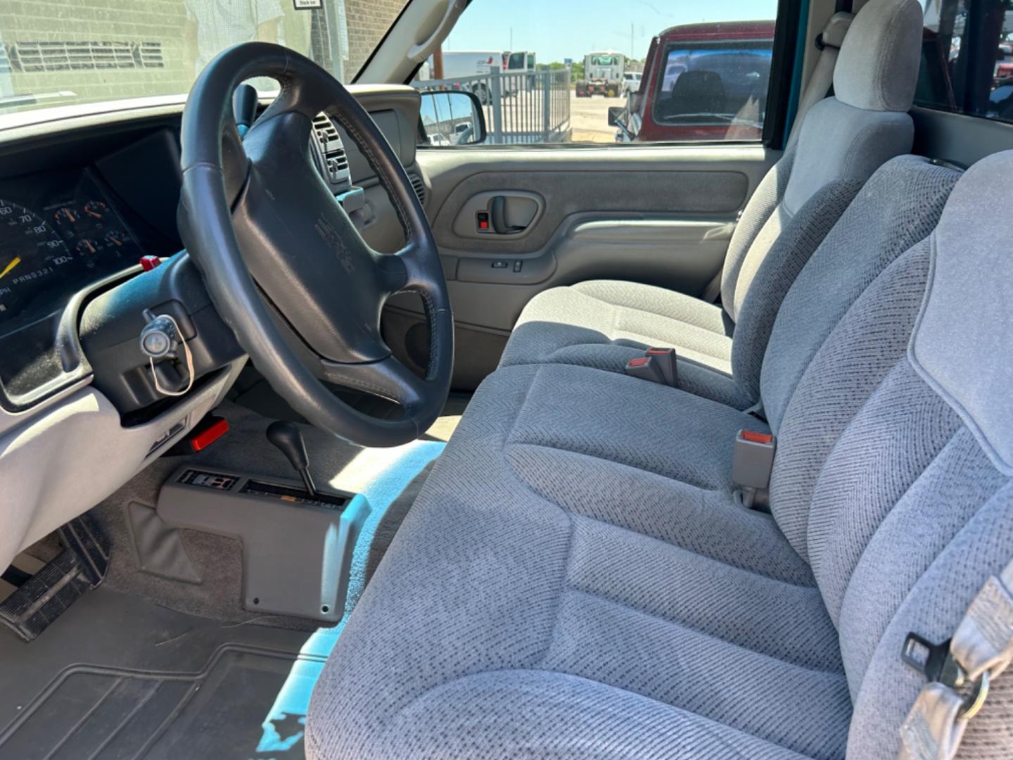 1997 Blue GMC Sierra C/K 1500 Sierra (1GTEK14R3VZ) with an 5.7L V8 F engine, Automatic transmission, located at 1687 Business 35 S, New Braunfels, TX, 78130, (830) 625-7159, 29.655487, -98.051491 - Photo#5